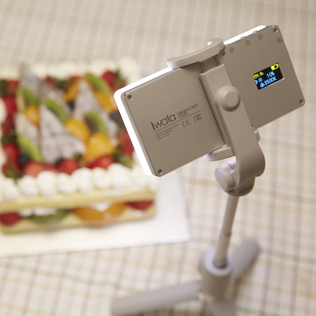 iwata GL-01 cake photography as fill light